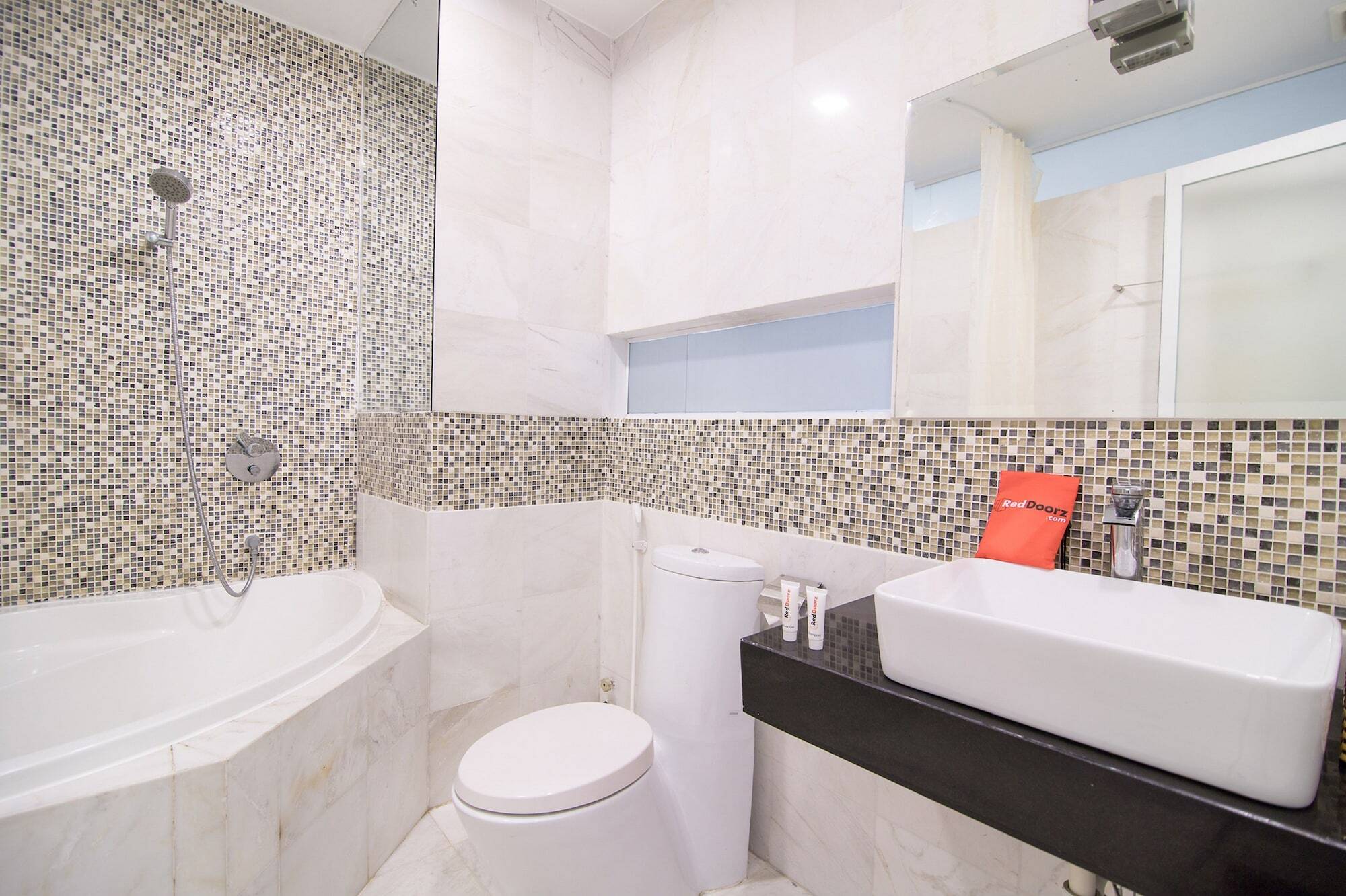 Reddoorz Plus Near Secc 2 Ho Chi Minh City Exterior photo